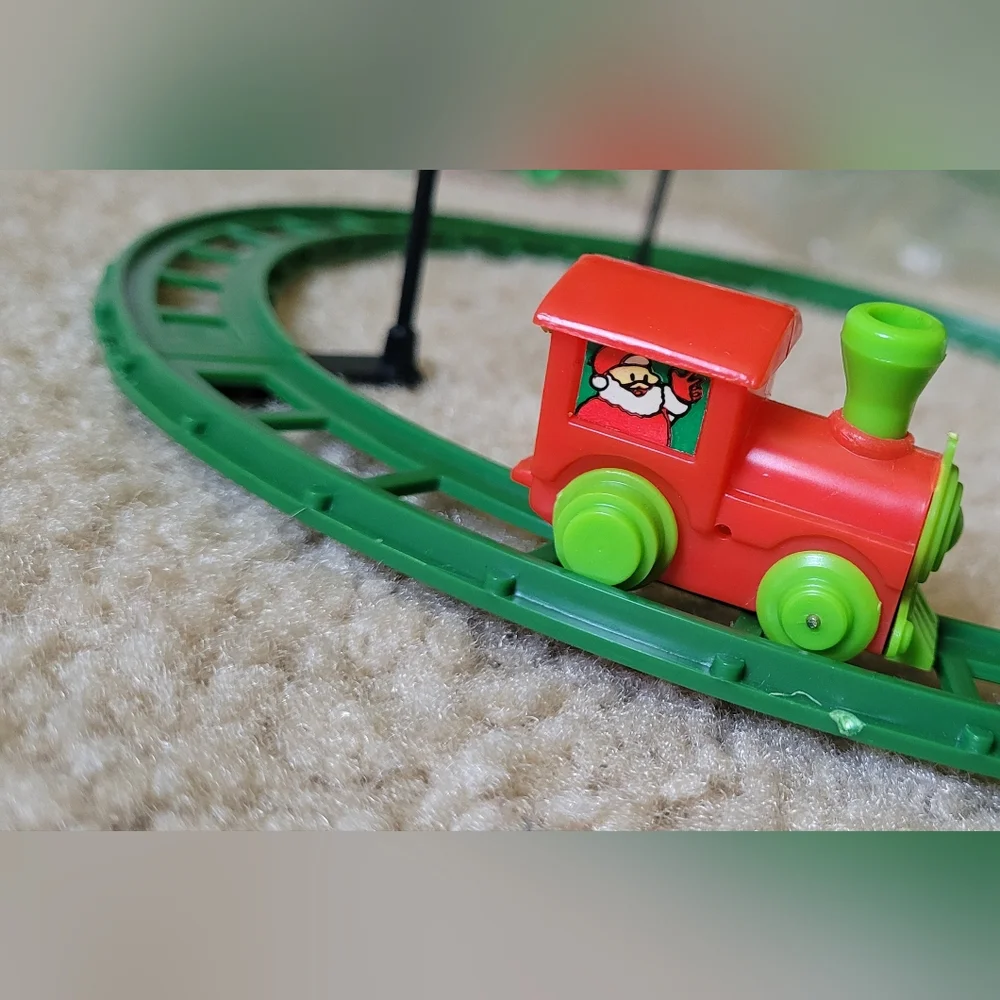Wind-up plastic christmas Santa train set & walking Santa Claus-14 pcs.